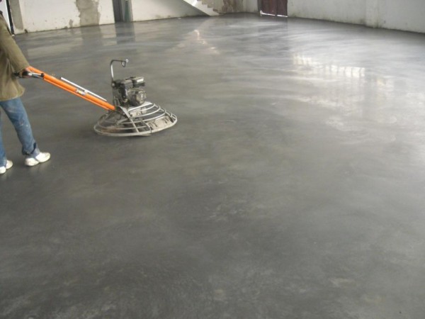 Por qué deberías estar utilizando hormigón pulido en tus naves industriales